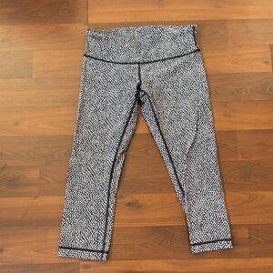 Lululemon Athletica Low Rise Crop Patterned Leggings